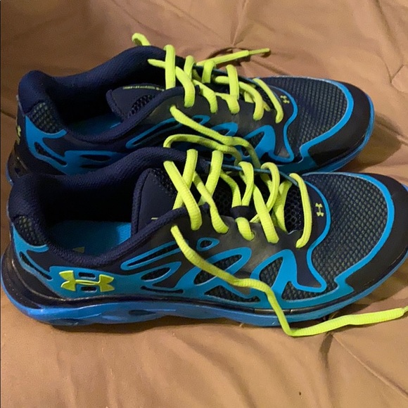 Under Armor - Picture 3 of 6